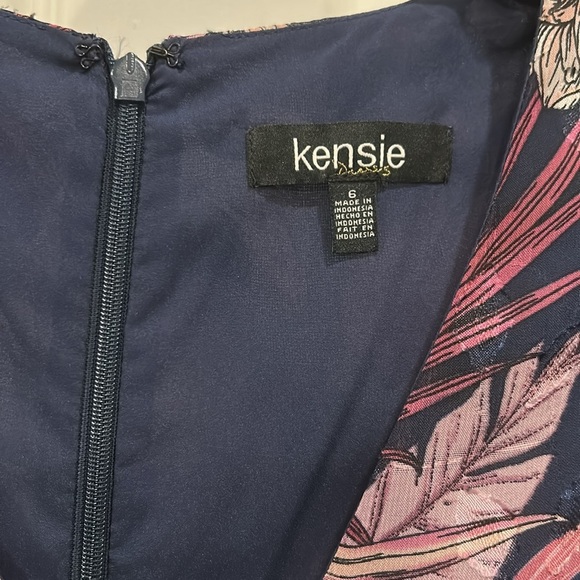 KENSIE Floral V-Neck Midi Dress - Picture 4 of 10